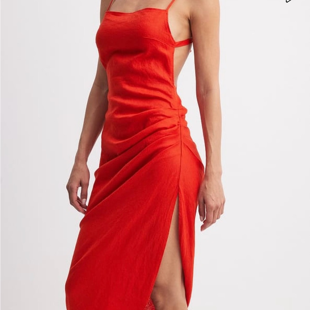 Elegant Scarlet Backless Dress
